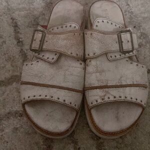 Women’s Bed Stu slides.
